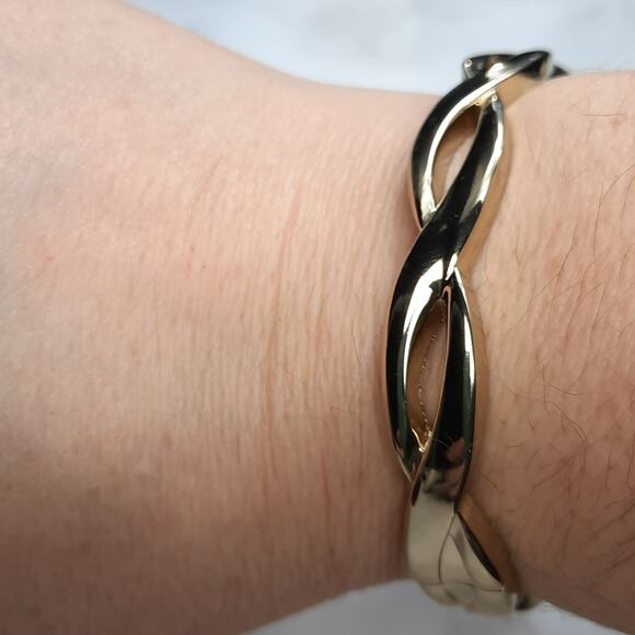 Gold Twisted Hinge Bracelet - Picture 5 of 7